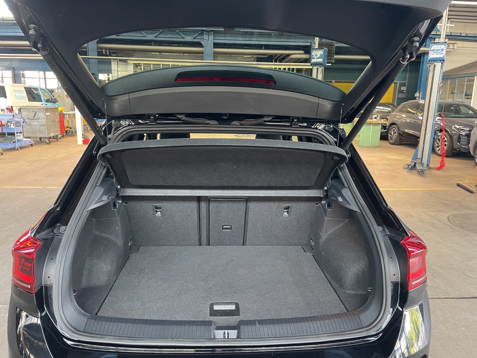 VW T-Roc 2.0 TSI R-Line DSG 4motion-image-10