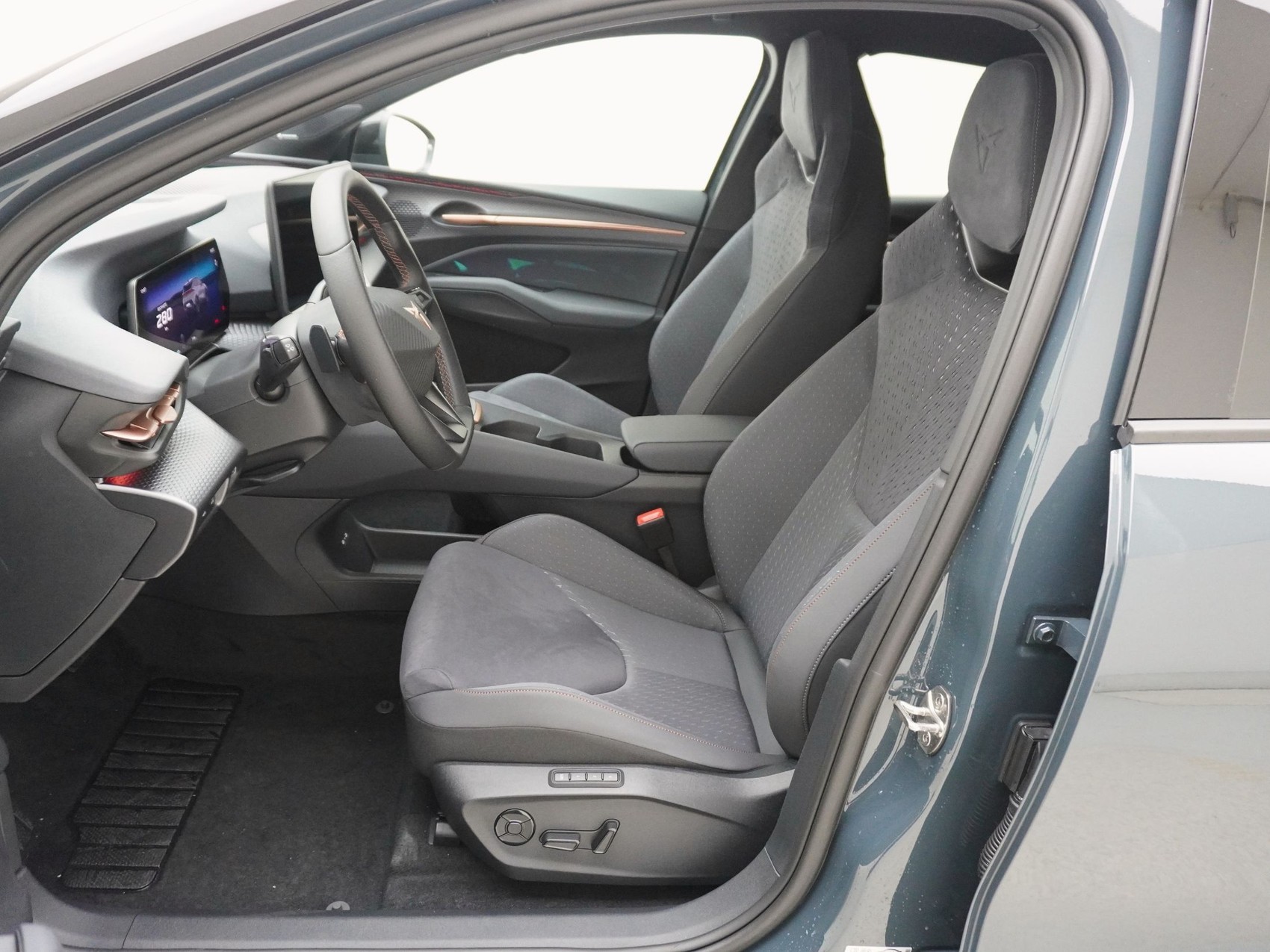 CUPRA Raval 52 kWh Dynamic Plus-image-11