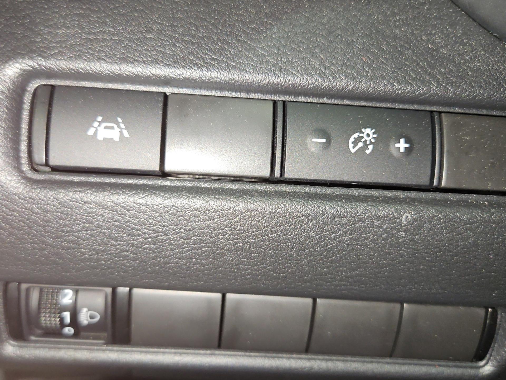 NISSAN Juke 1.6 FHEV N-Connecta-image-22