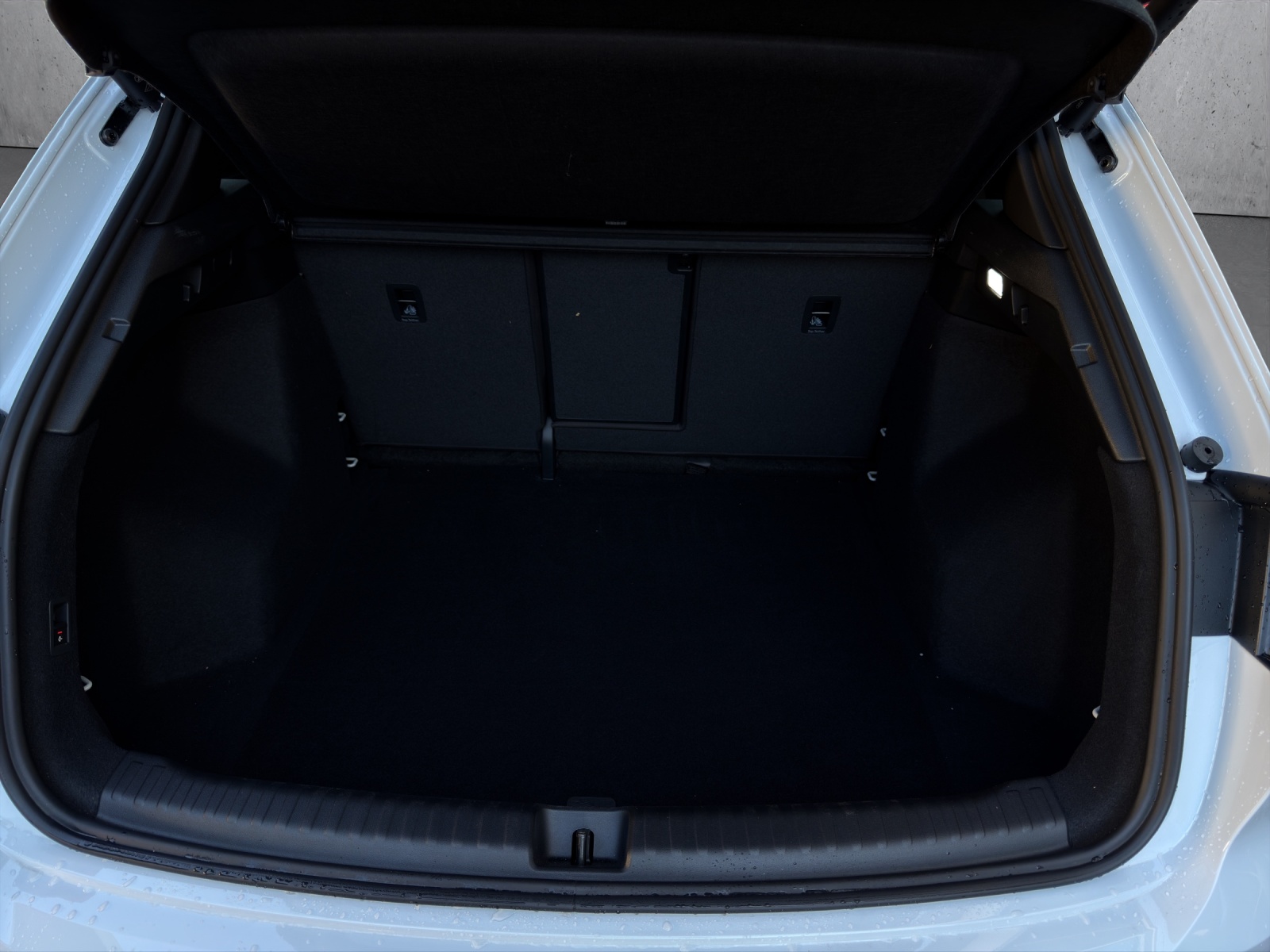 AUDI Q4 e-tron 45 Edition Swiss Ski quattro-image-14