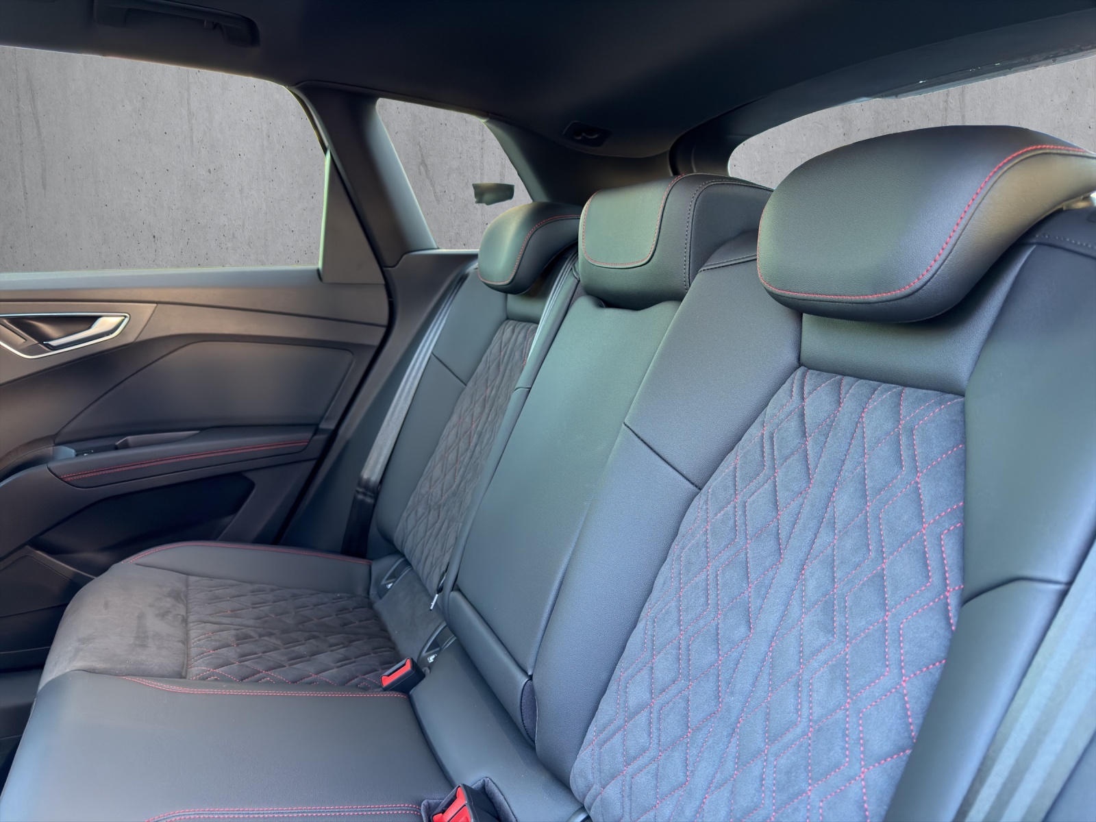 AUDI Q4 e-tron 45 Edition Swiss Ski quattro-image-13