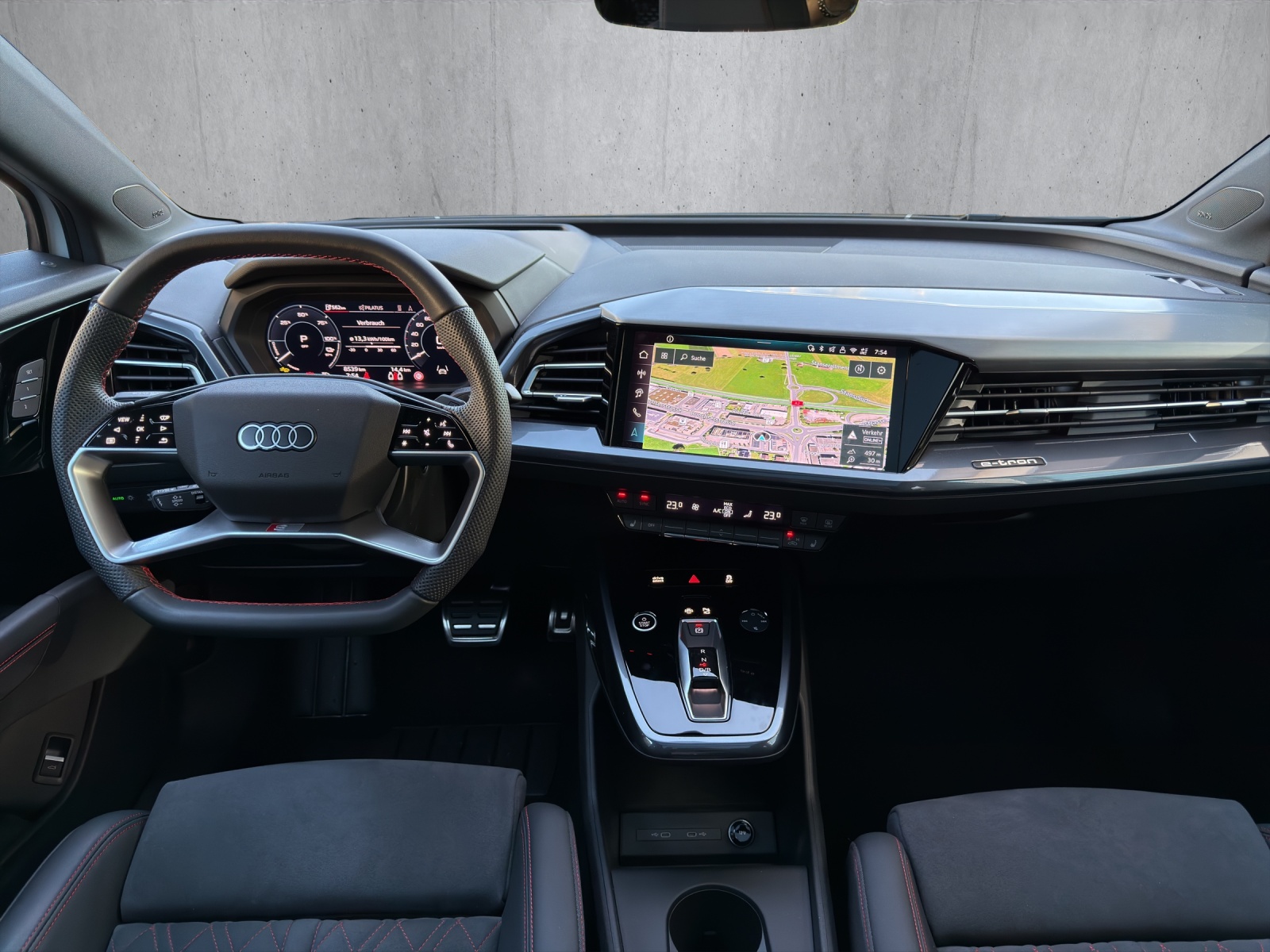 AUDI Q4 e-tron 45 Edition Swiss Ski quattro-image-9