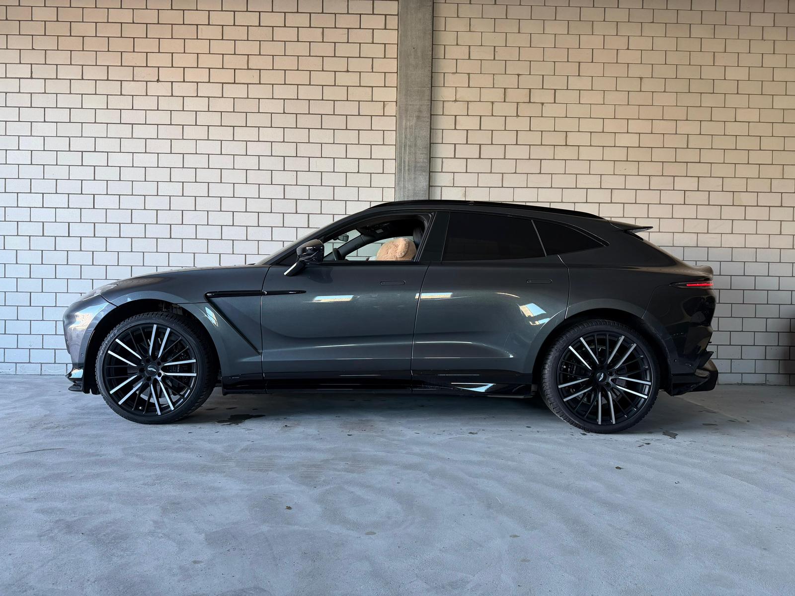 ASTON MARTIN DBX 707 4.0 V8 Traumausstattung-image-0
