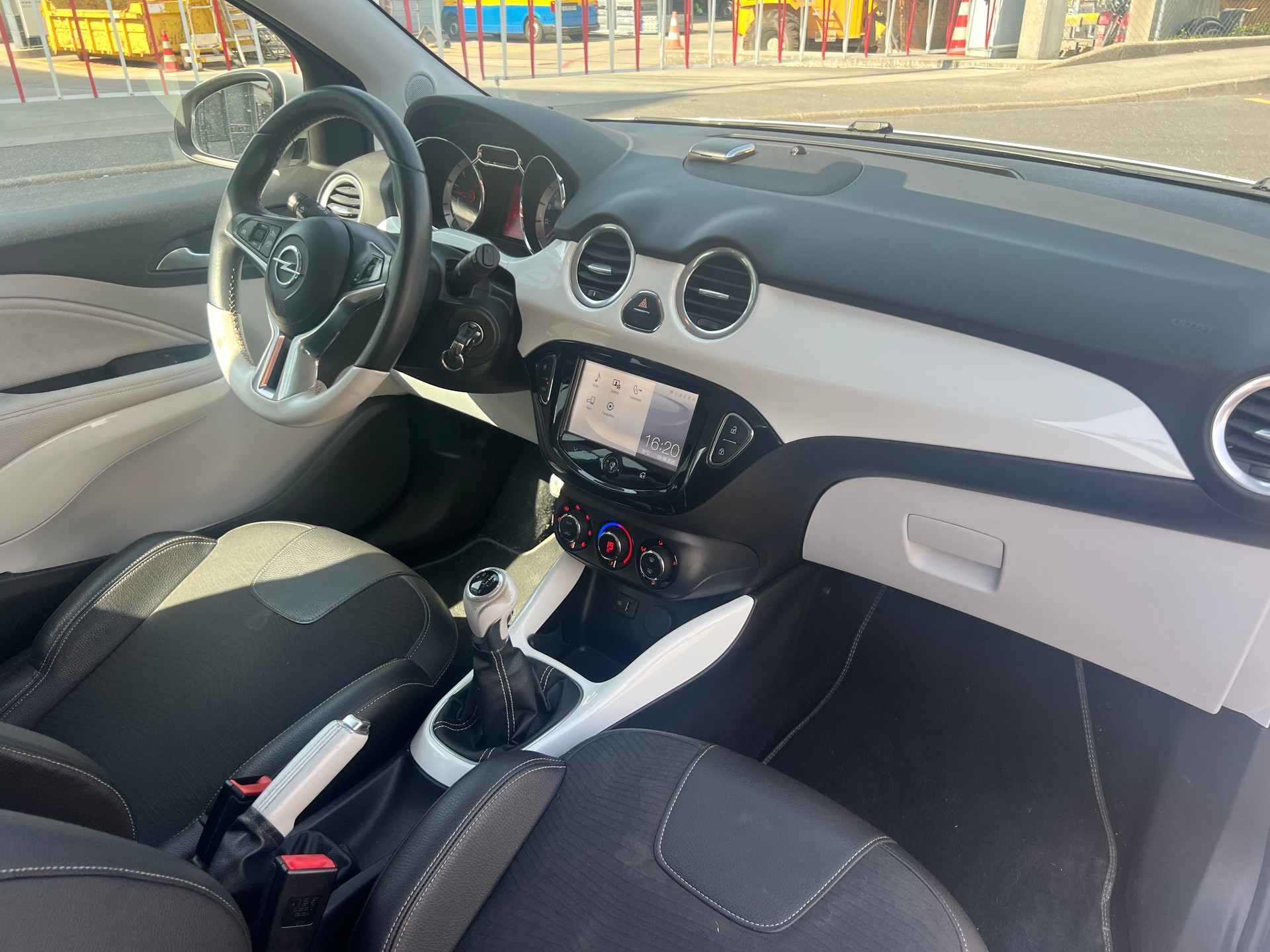 OPEL Adam 1.4 ecoFLEX White Link-image-13