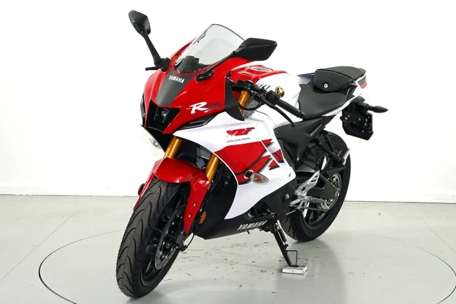 YAMAHA YZF-R125 ABS 70th Anniv.-showroom-element-2