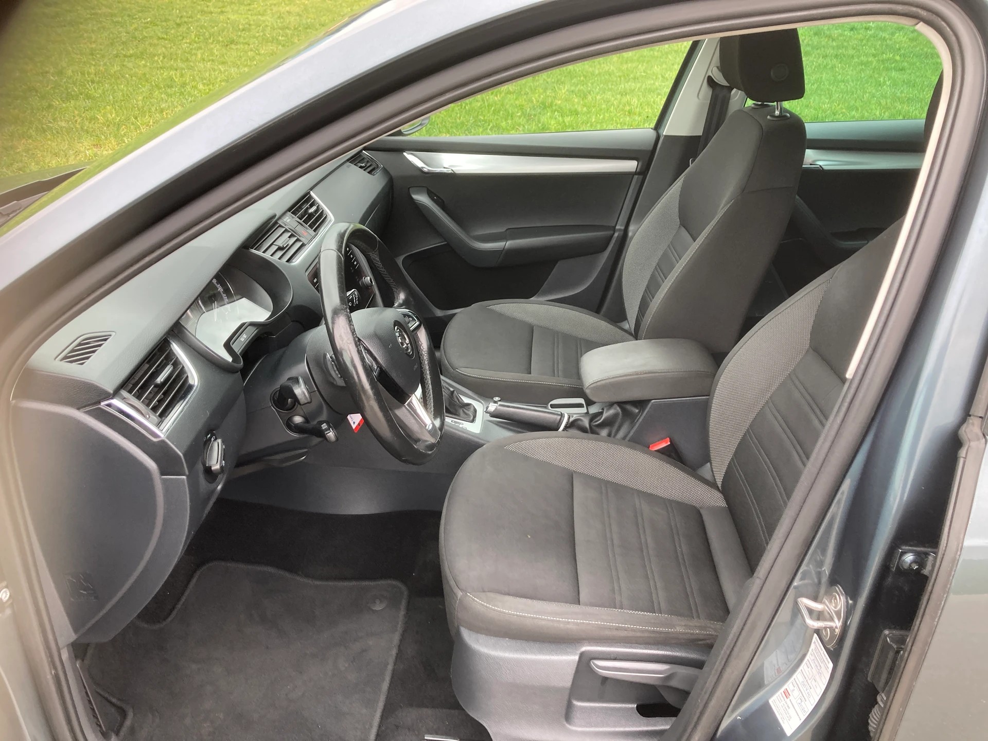 SKODA Octavia Combi 2.0 TDI Ambition 4x4 DSG-image-8