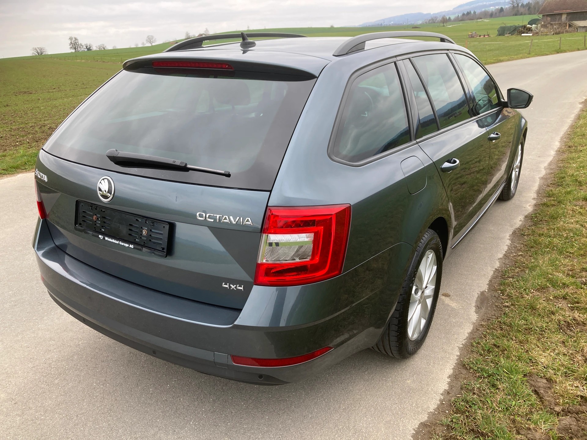 SKODA Octavia Combi 2.0 TDI Ambition 4x4 DSG-image-2