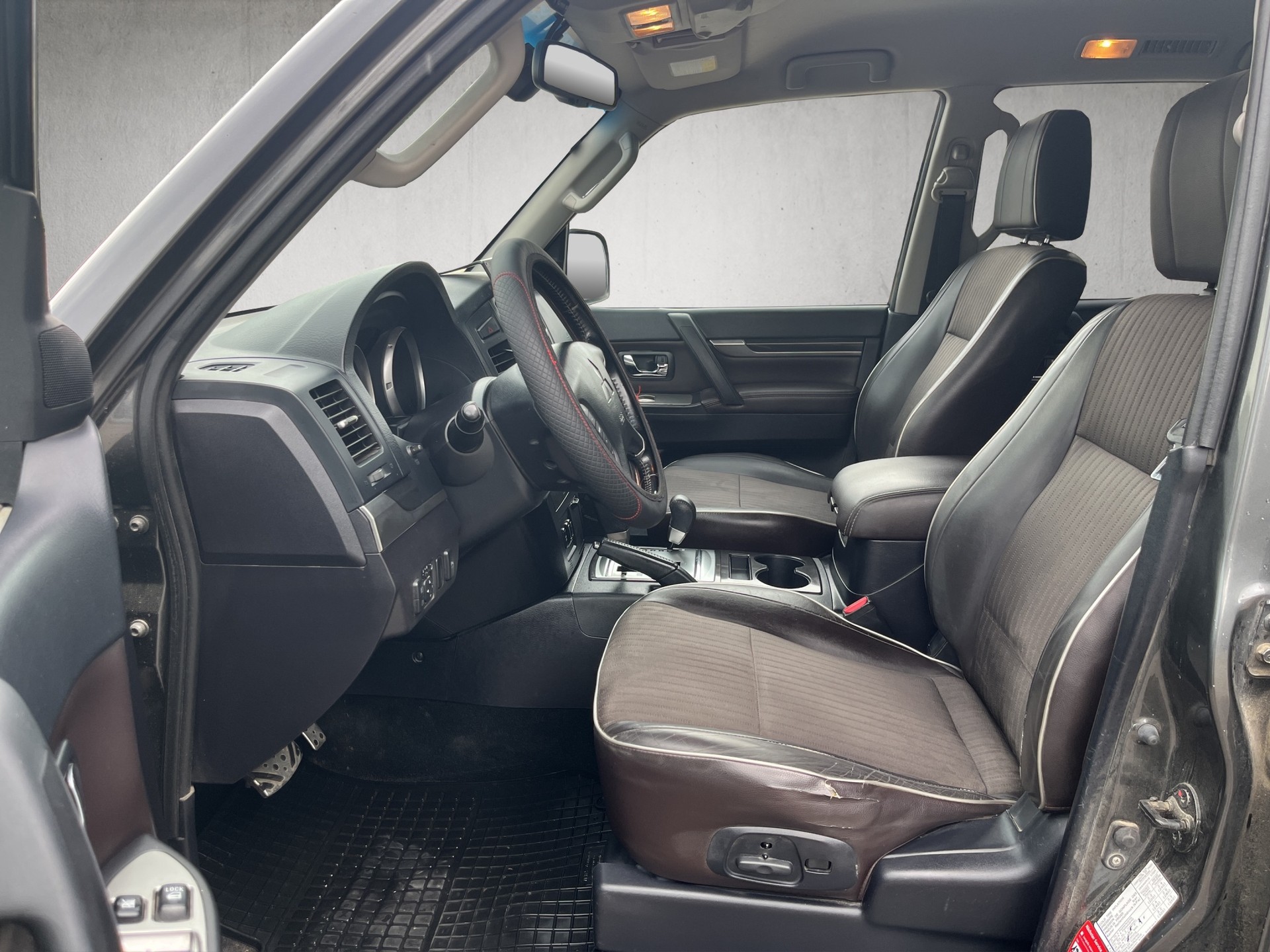 MITSUBISHI Pajero 3.2 DI-D Swiss Edition Automatic-image-9