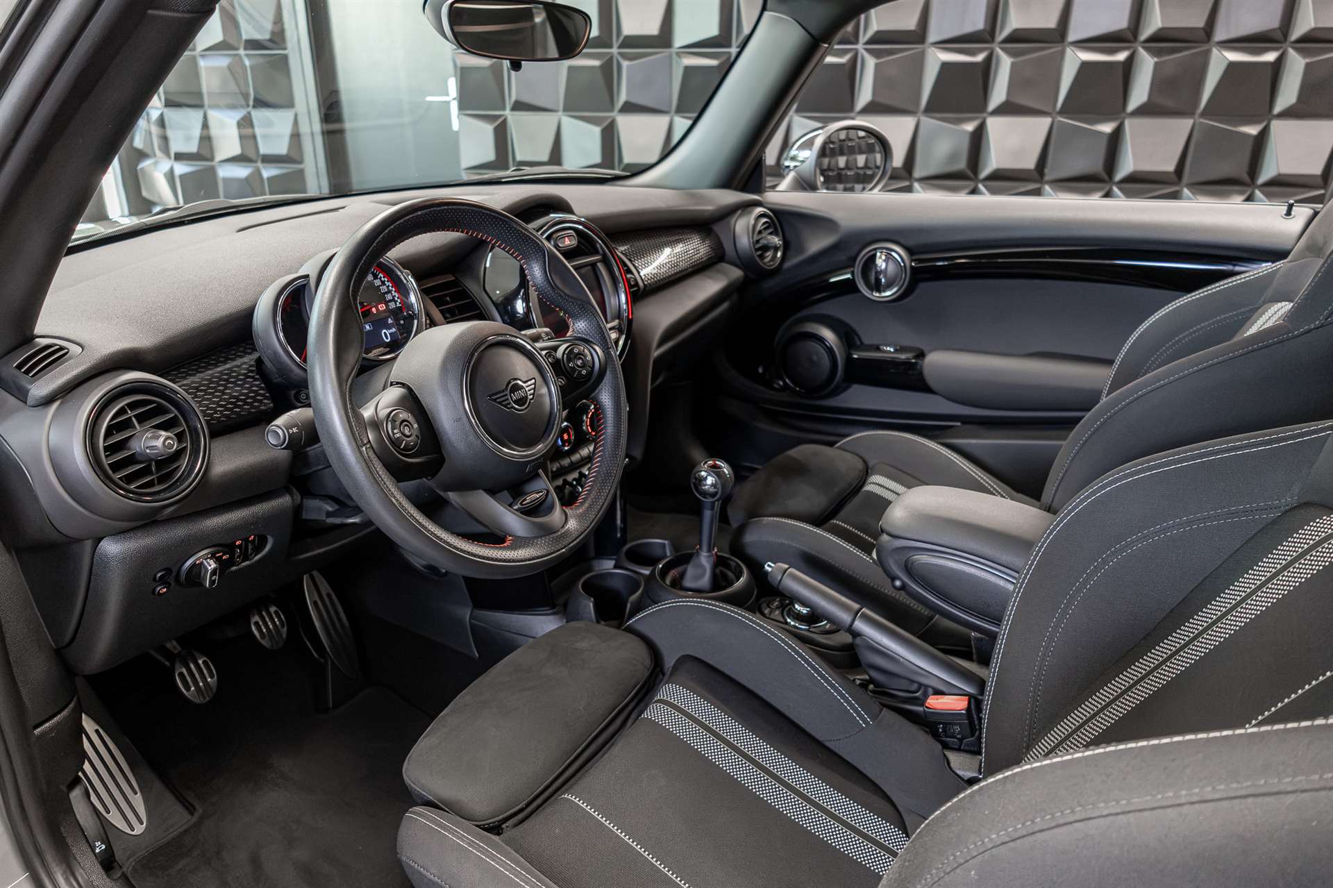 MINI Cooper John Cooper Works-image-12