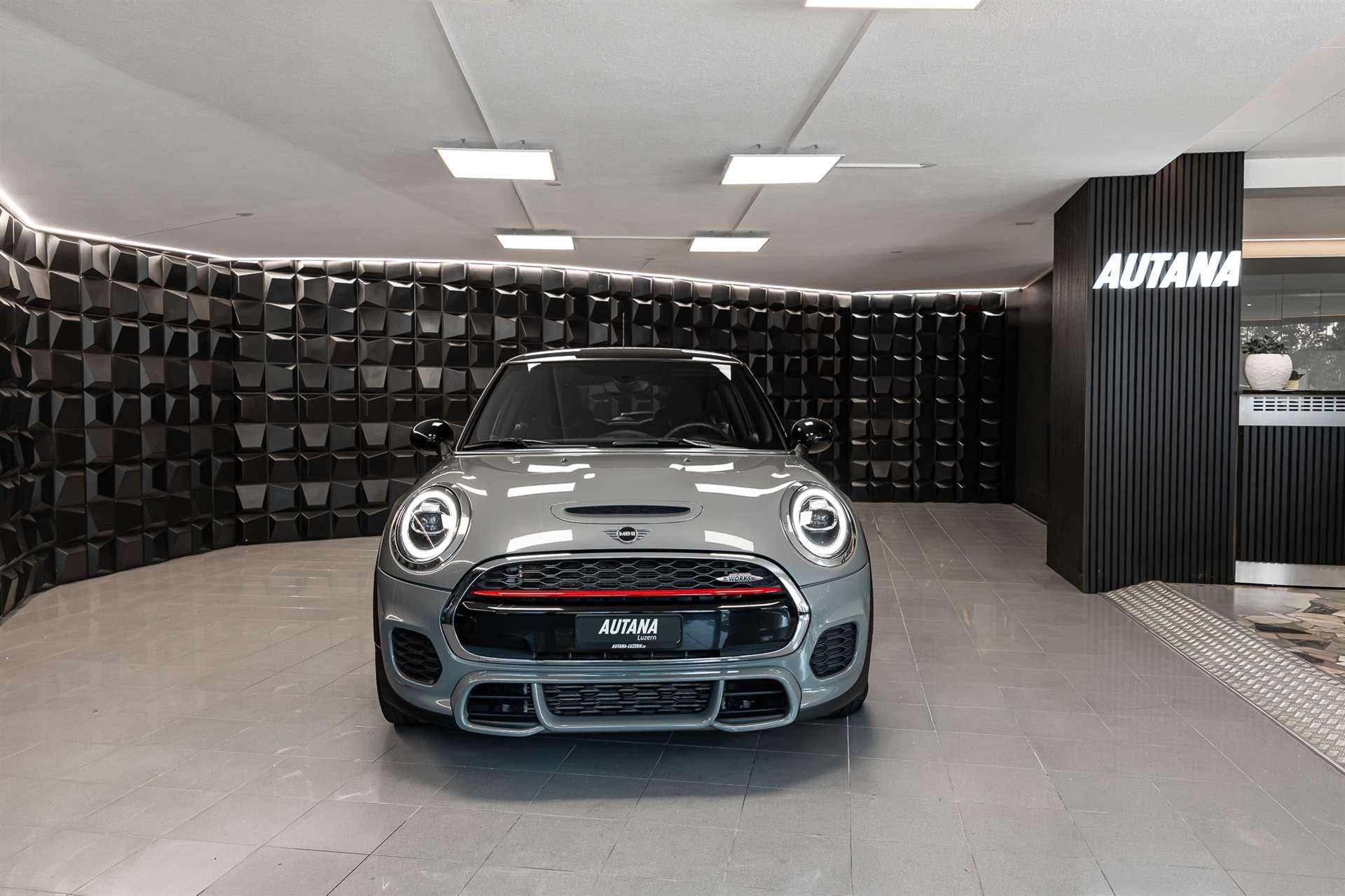 MINI Cooper John Cooper Works-showroom-element-3