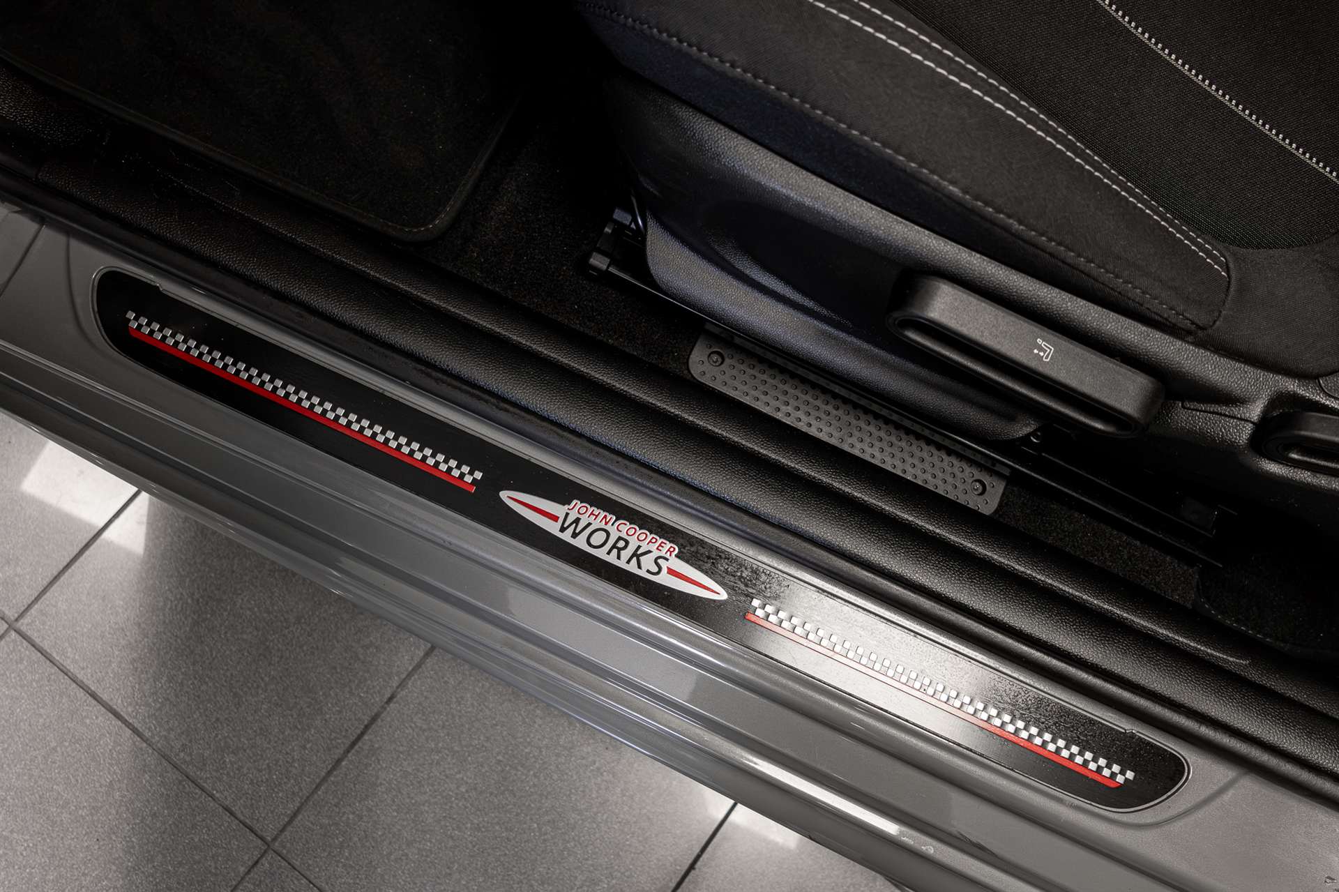 MINI Cooper John Cooper Works-image-11