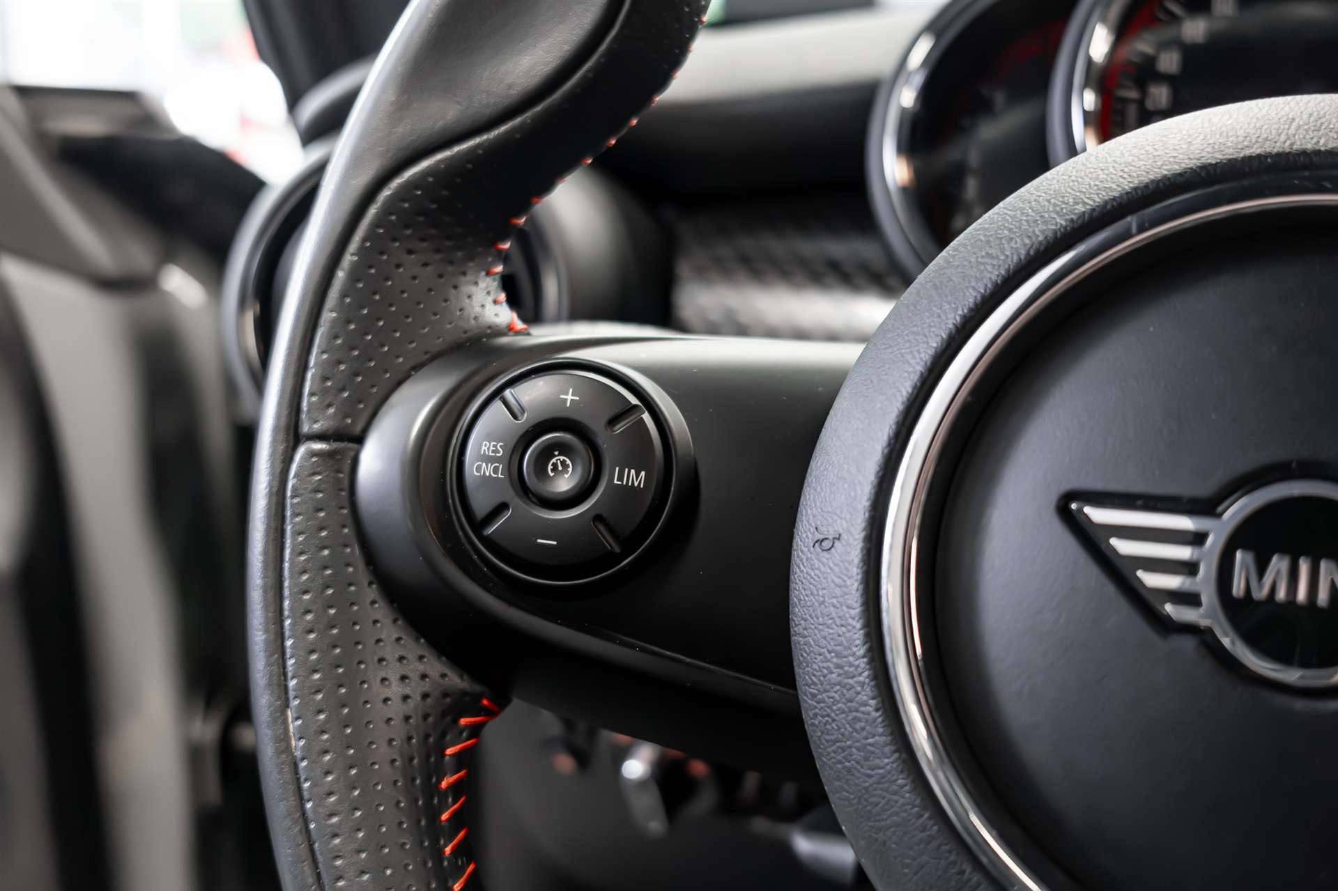 MINI Cooper John Cooper Works-image-7