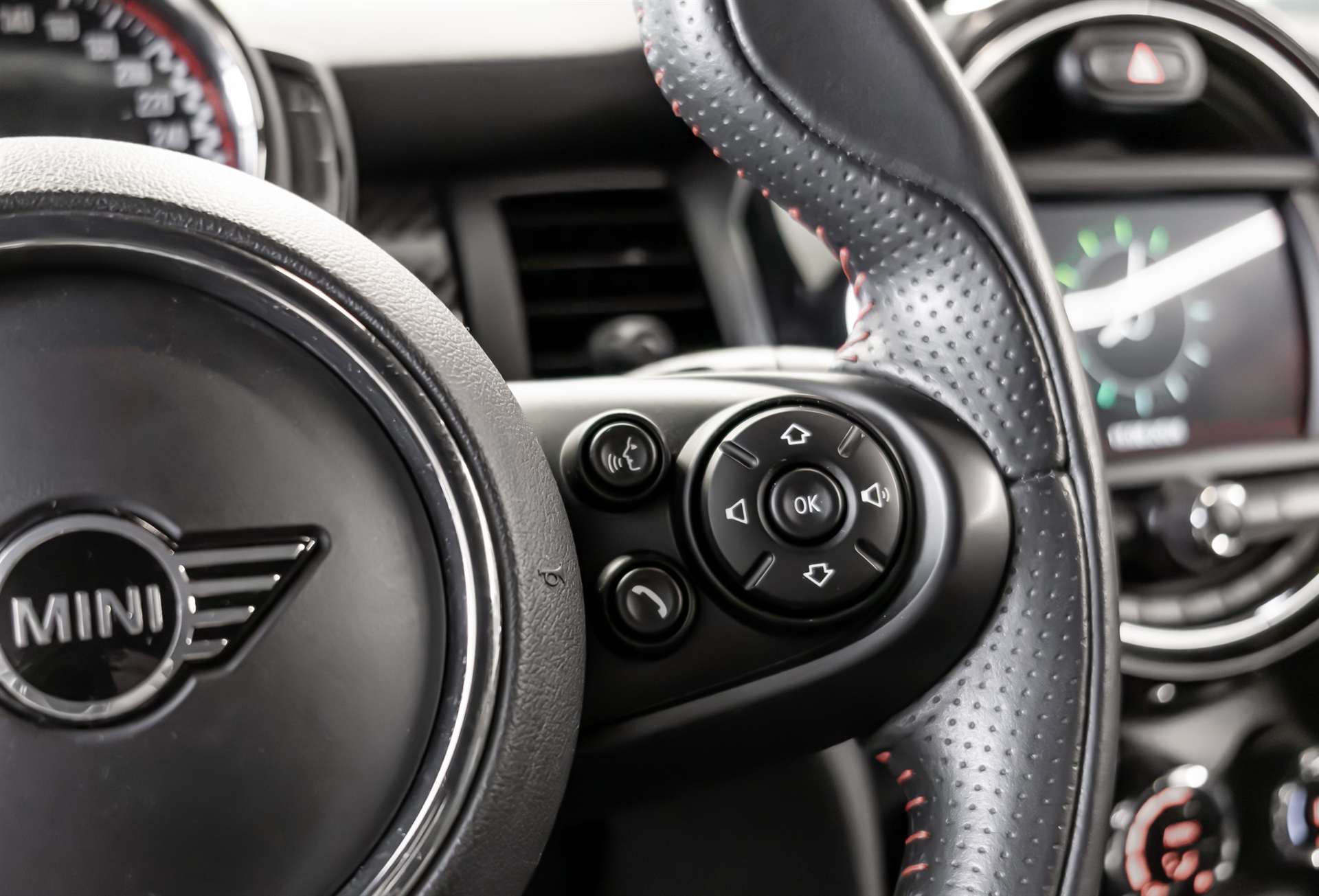 MINI Cooper John Cooper Works-image-8