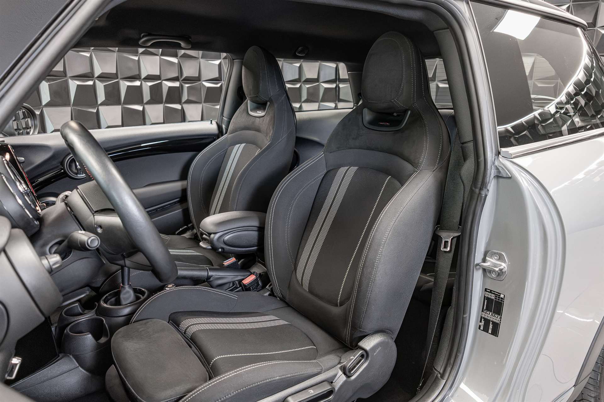 MINI Cooper John Cooper Works-image-13