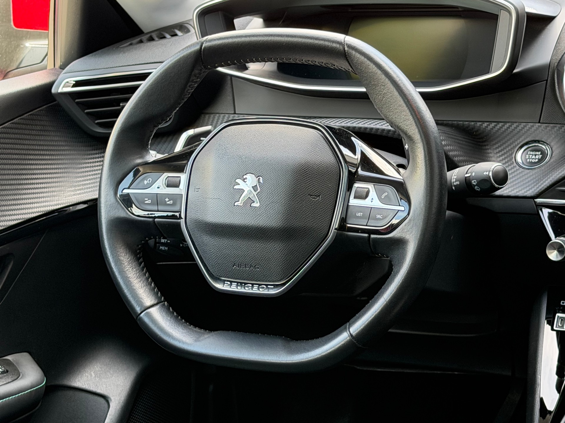 PEUGEOT 208 1.2 PureTech Allure EAT8-image-5