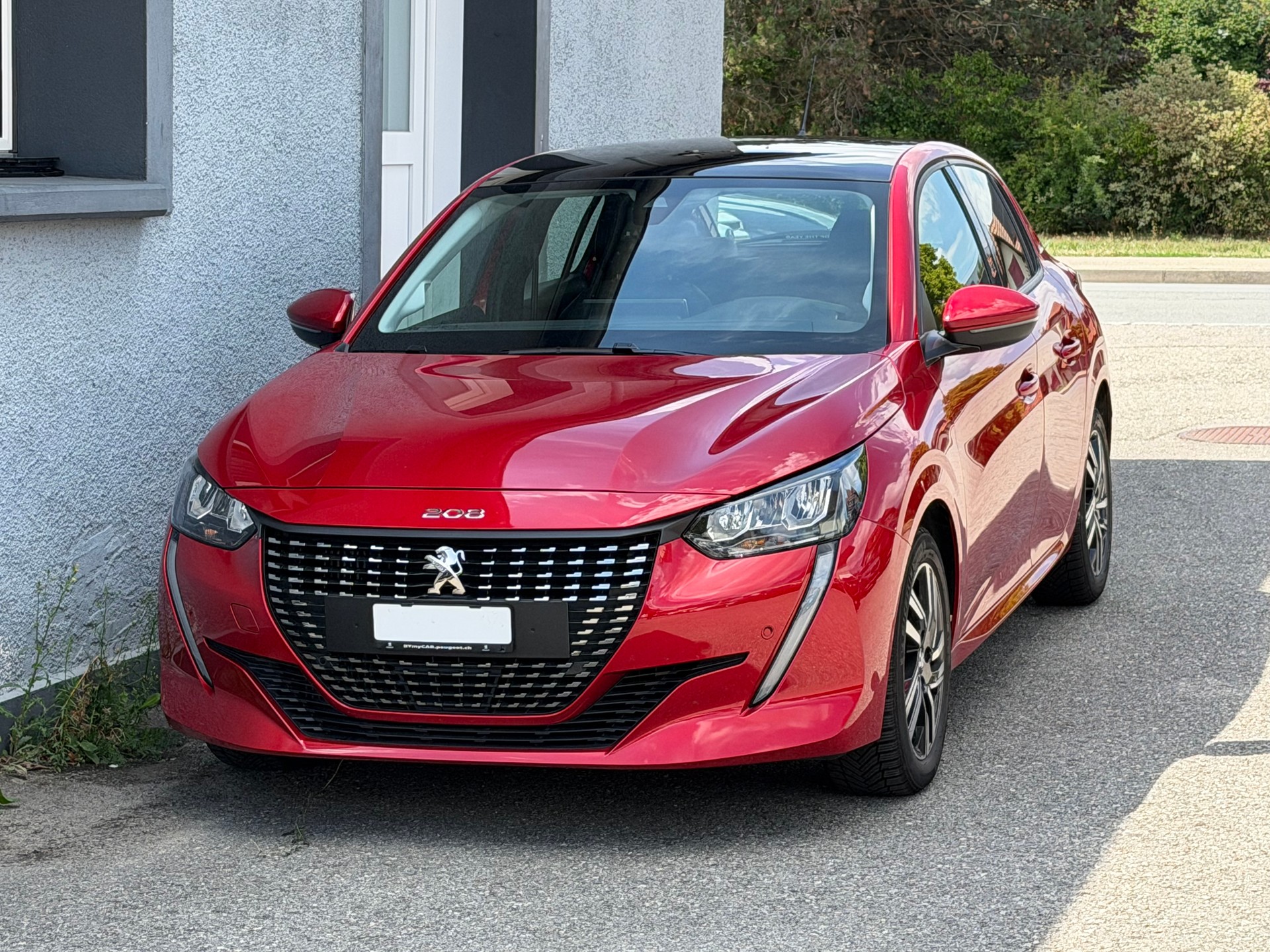 PEUGEOT 208 1.2 PureTech Allure EAT8-image-1