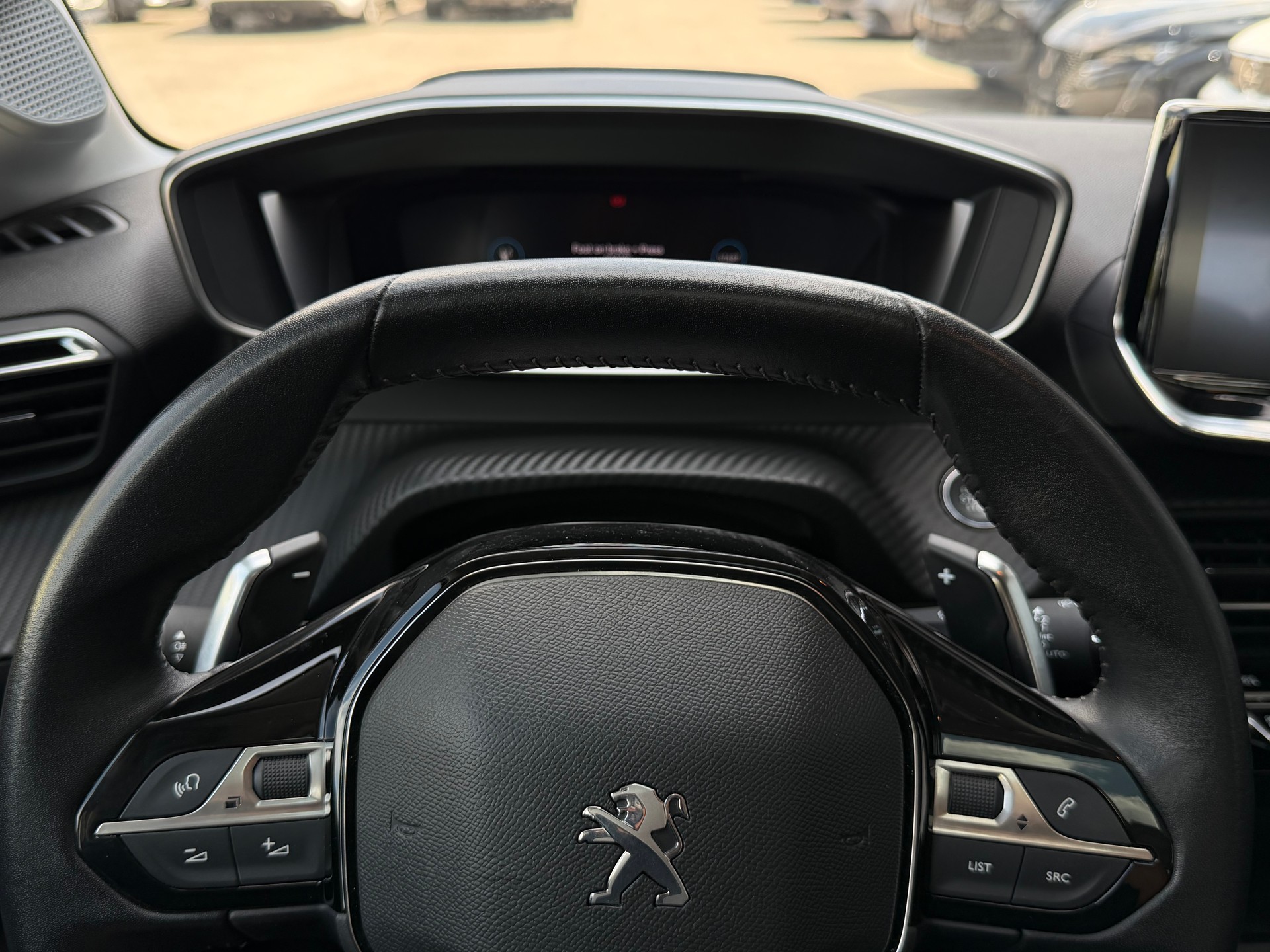 PEUGEOT 208 1.2 PureTech Allure EAT8-image-7