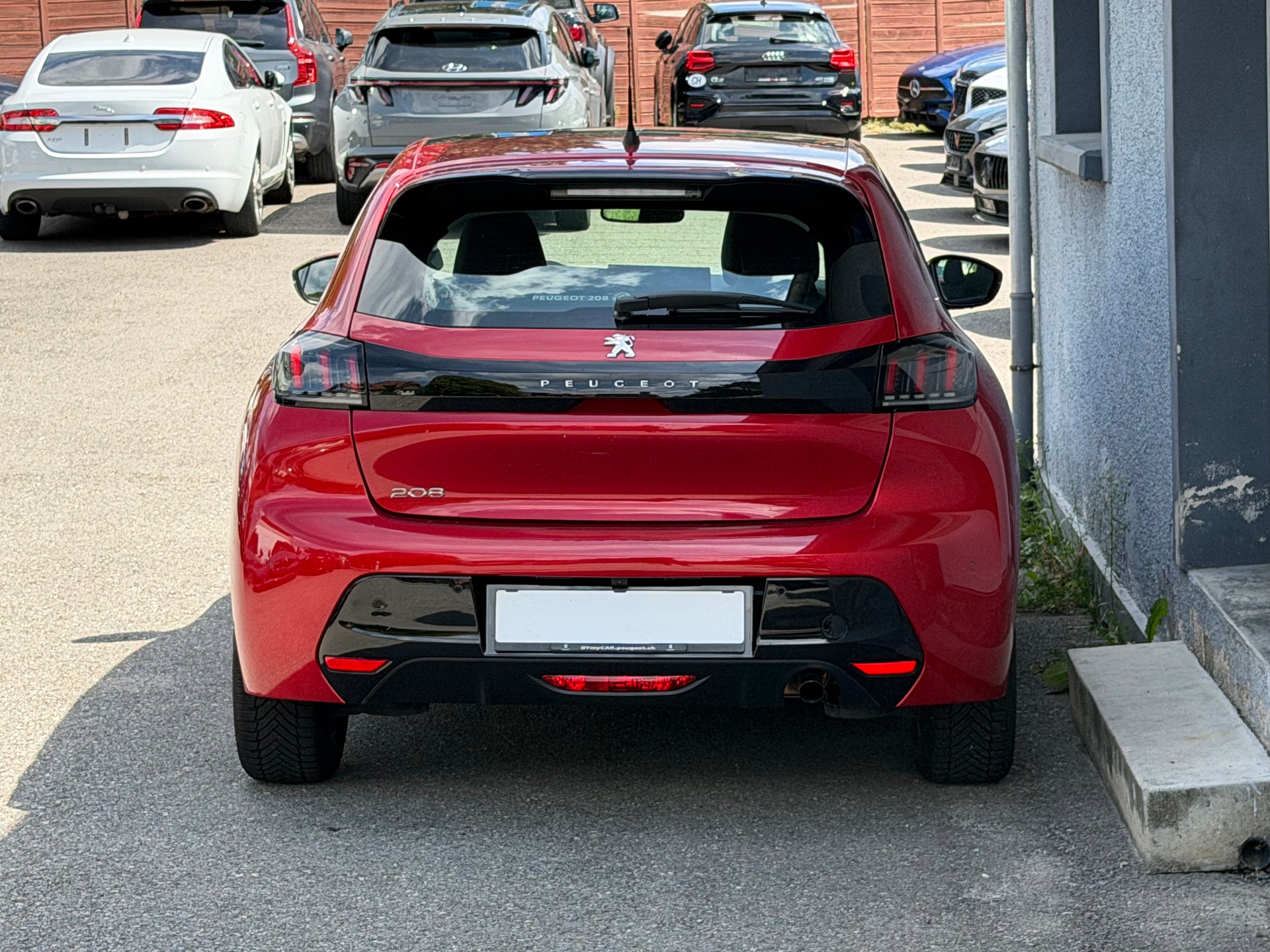 PEUGEOT 208 1.2 PureTech Allure EAT8-image-4