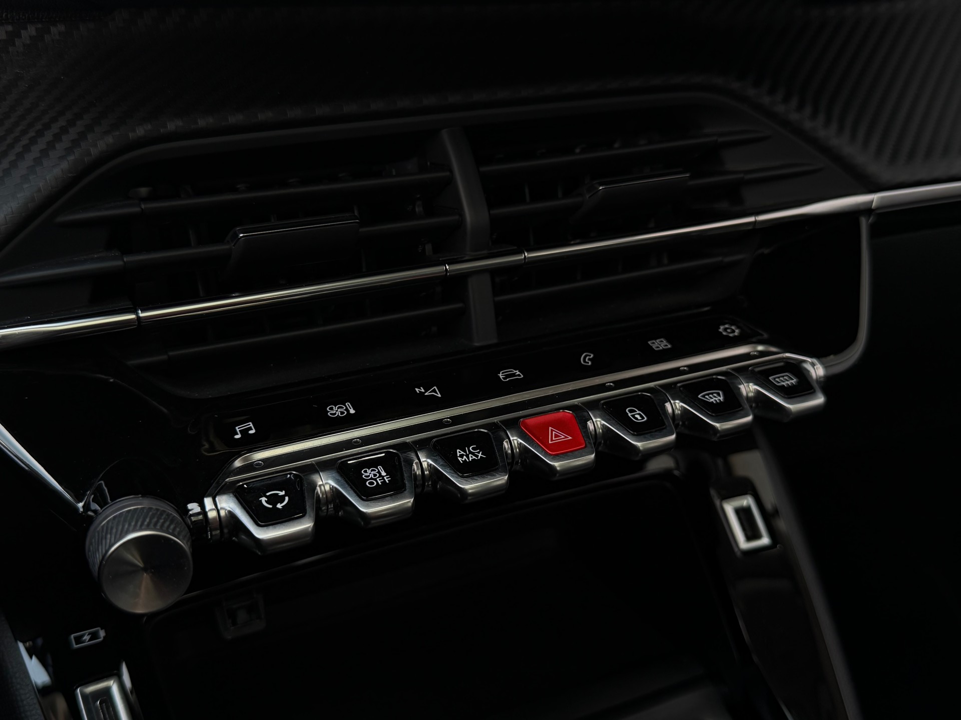 PEUGEOT 208 1.2 PureTech Allure EAT8-image-11