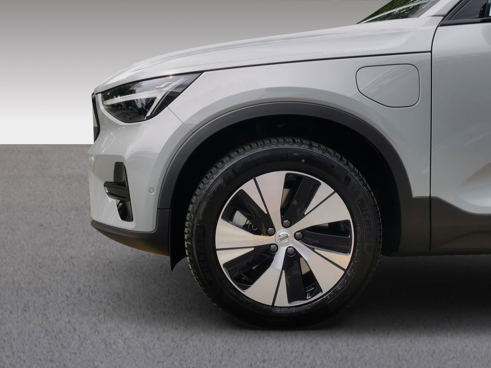 VOLVO XC40 1.5 T4 PiH Plus Dark-image-5