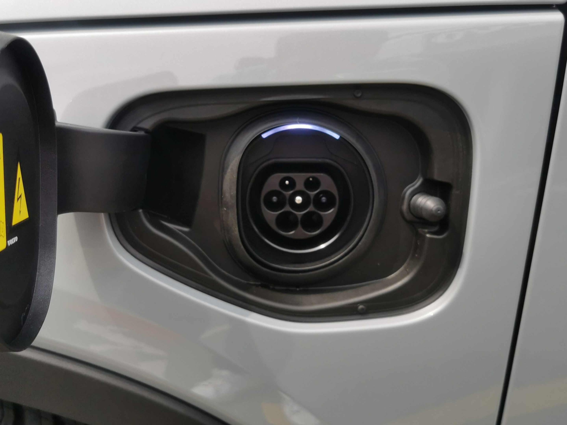 VOLVO XC40 1.5 T4 PiH Plus Dark-image-13