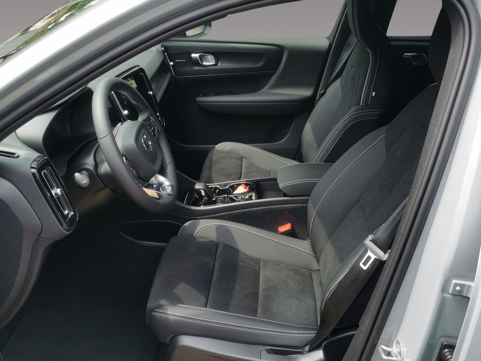 VOLVO XC40 1.5 T4 PiH Plus Dark-image-10