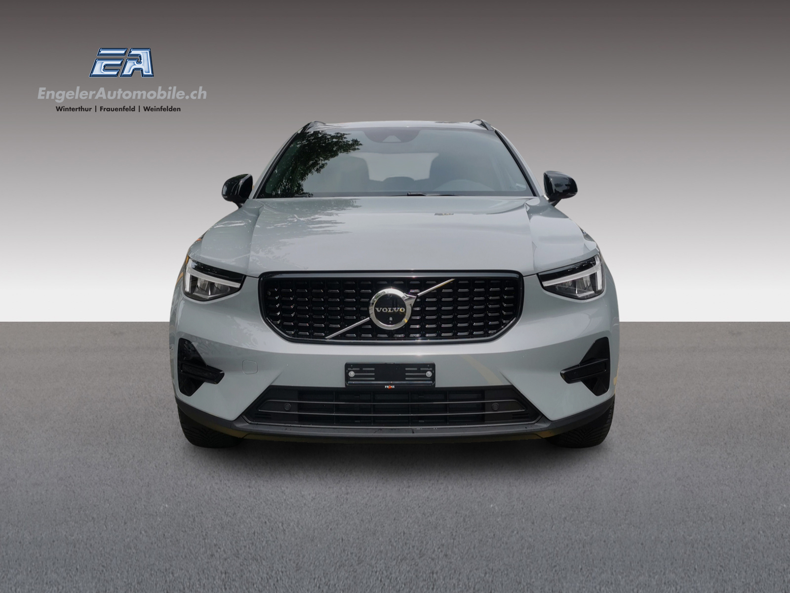 VOLVO XC40 1.5 T4 PiH Plus Dark-image-1