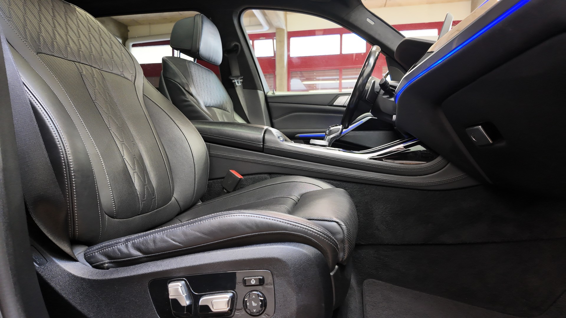 BMW X7 xDrive 30d Steptronic-image-16