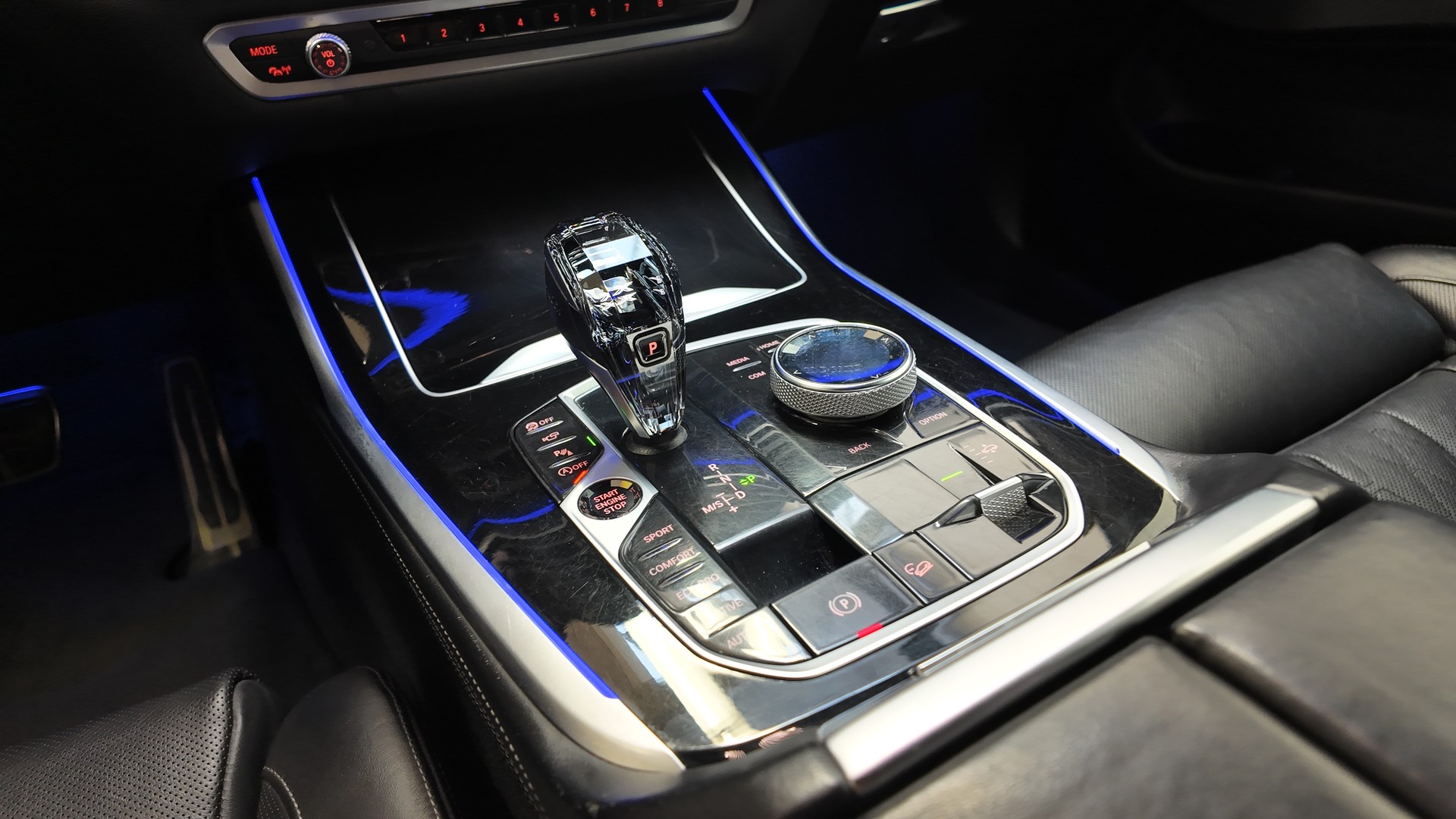 BMW X7 xDrive 30d Steptronic-image-11