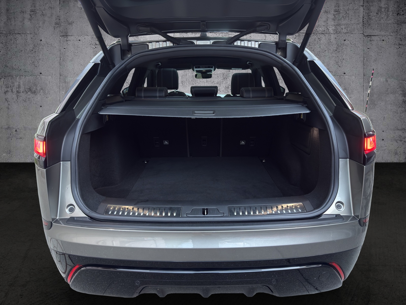 LAND ROVER Range Rover Velar R-Dynamic D 240 Automatic *CH-Fahrzeug*-image-10