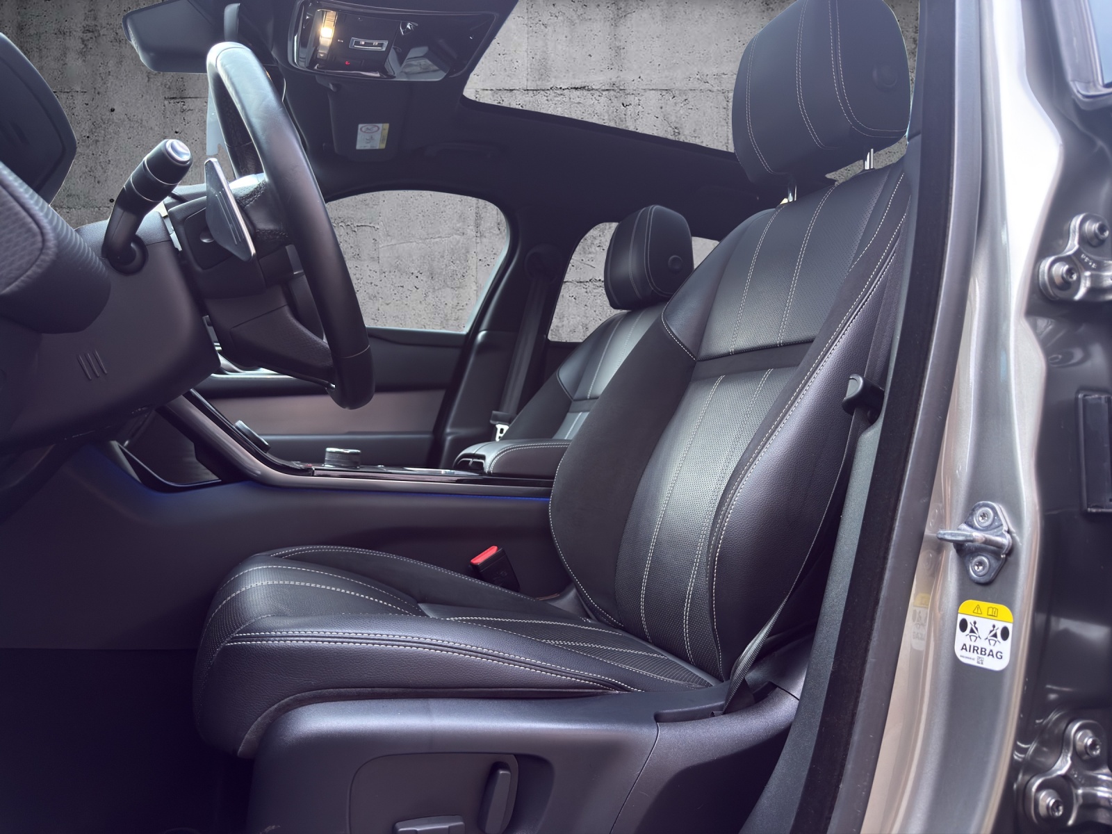 LAND ROVER Range Rover Velar R-Dynamic D 240 Automatic *CH-Fahrzeug*-image-5