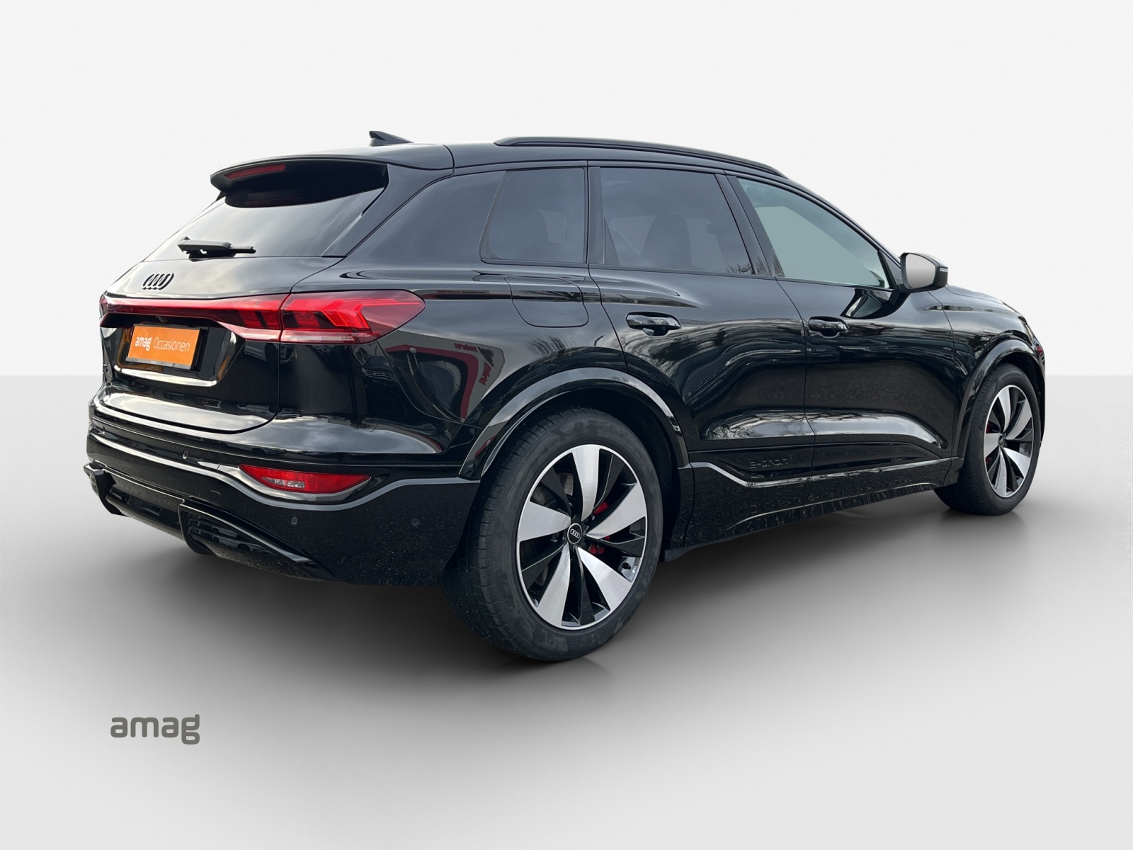 AUDI Q6 e-tron quattro-image-5