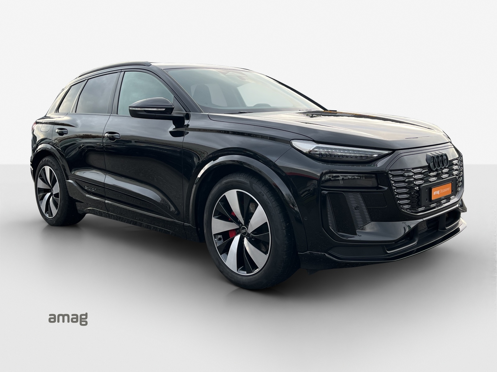 AUDI Q6 e-tron quattro-image-6