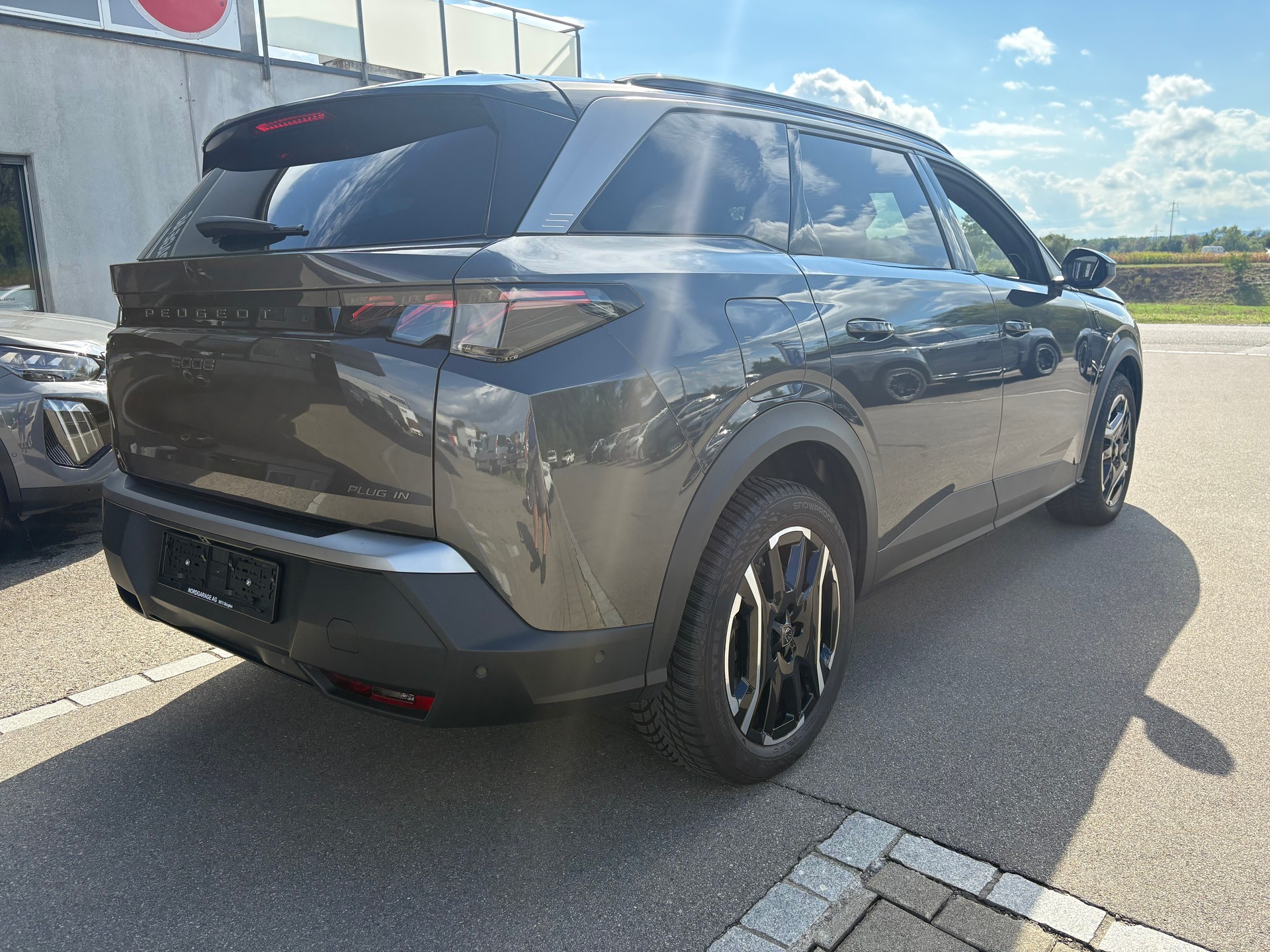 PEUGEOT 5008 1.6 PHEV GT-image-3