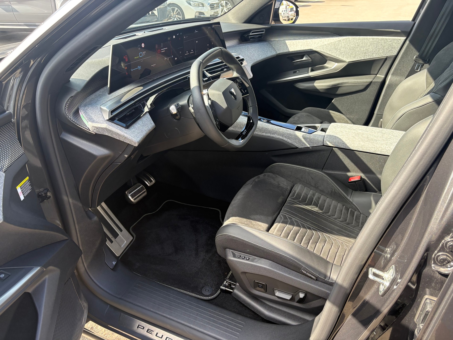 PEUGEOT 5008 1.6 PHEV GT-image-10