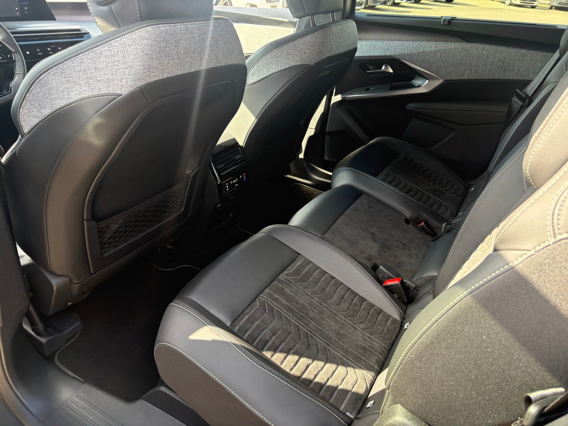 PEUGEOT 5008 1.6 PHEV GT-image-7