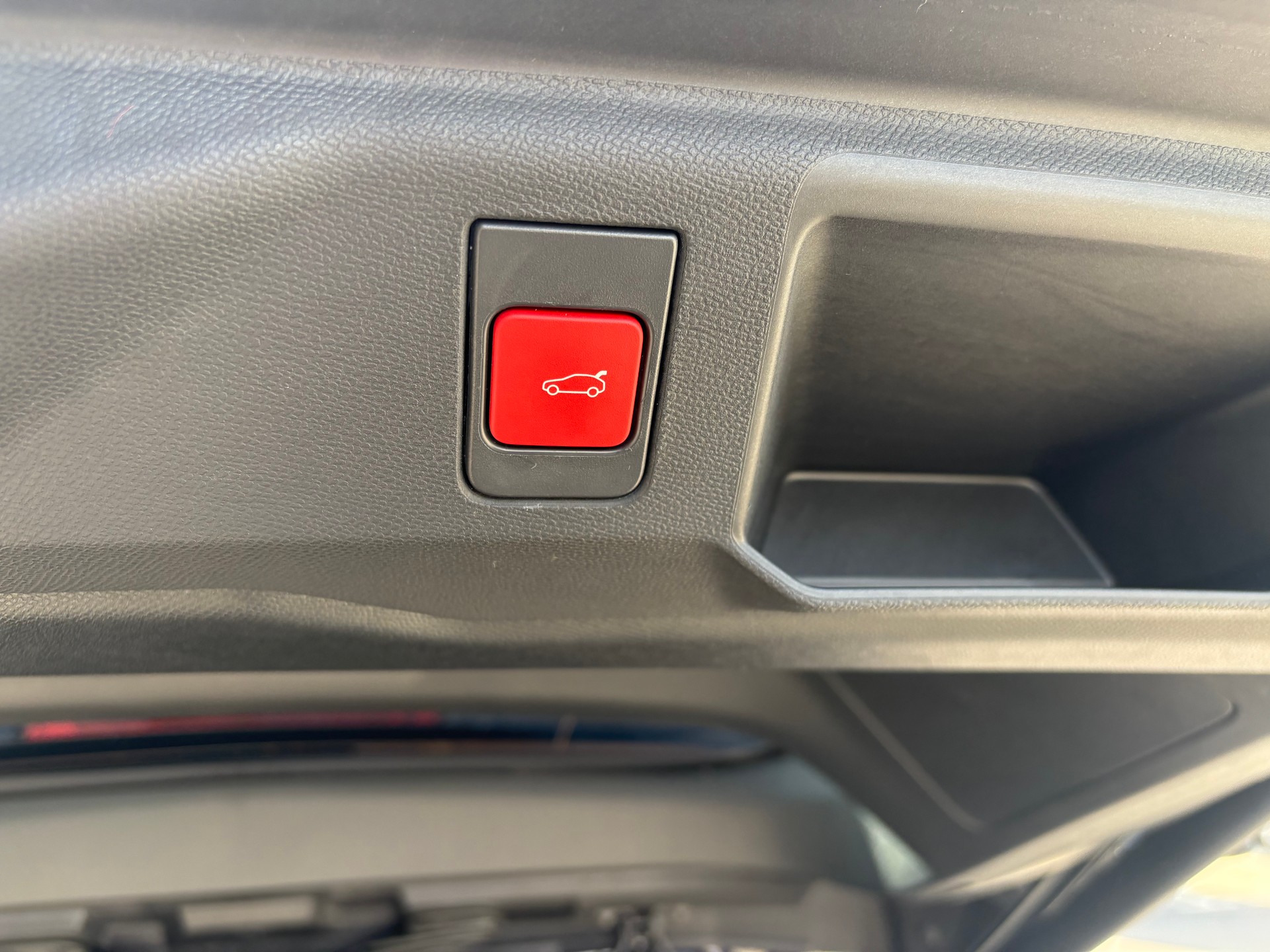 PEUGEOT 5008 1.6 PHEV GT-image-6
