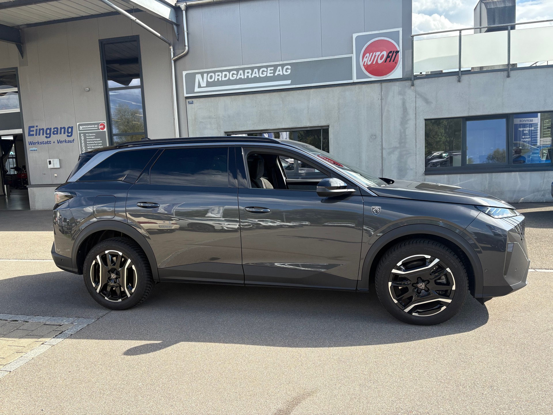 PEUGEOT 5008 1.6 PHEV GT-image-1