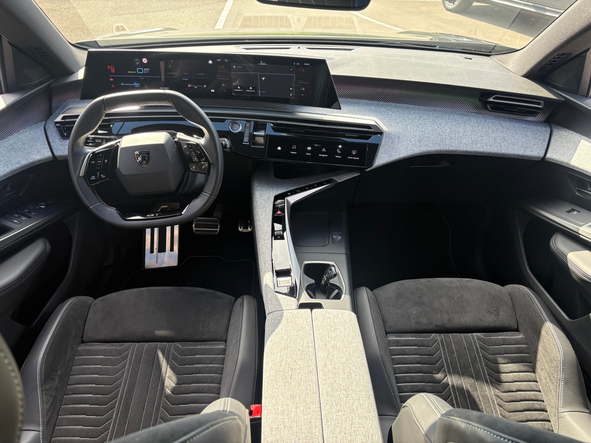 PEUGEOT 5008 1.6 PHEV GT-image-8