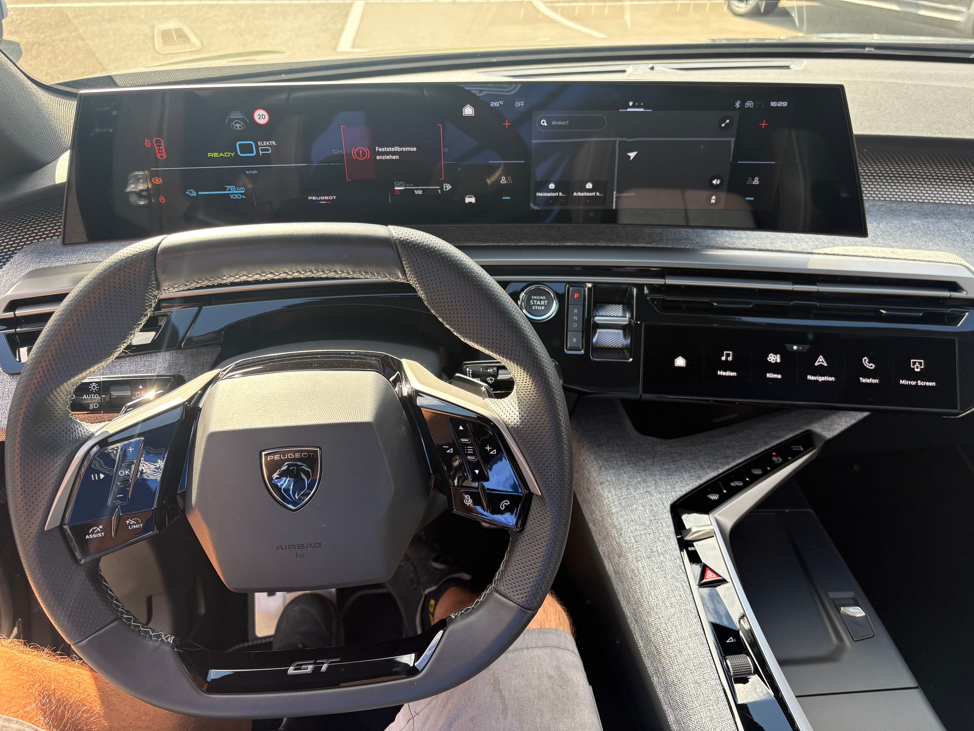 PEUGEOT 5008 1.6 PHEV GT-image-11