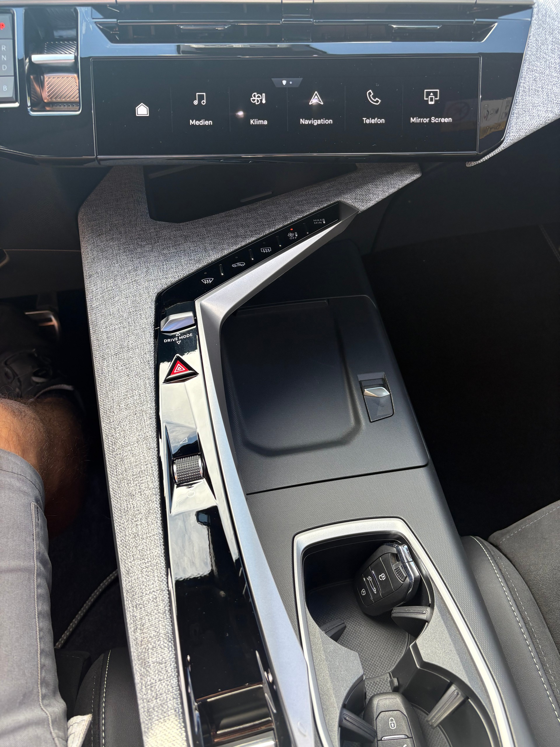 PEUGEOT 5008 1.6 PHEV GT-image-12
