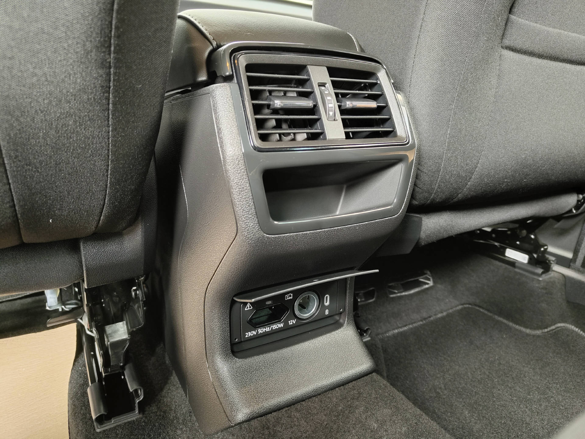 SKODA Karoq 1.5 TSI Selection DSG-image-14