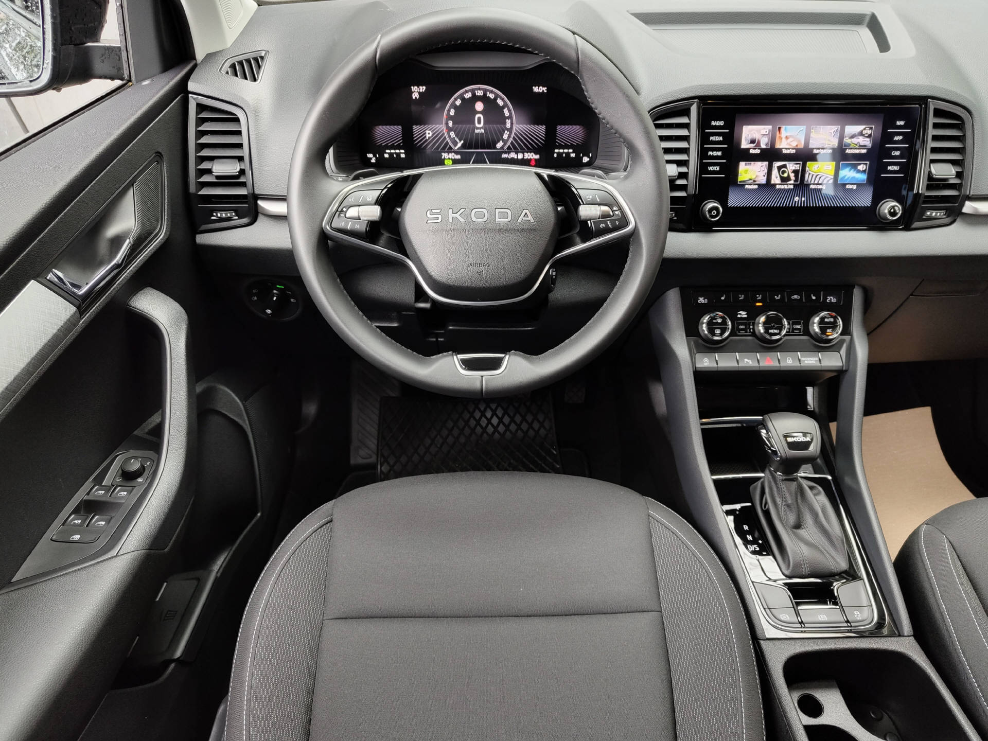 SKODA Karoq 1.5 TSI Selection DSG-image-4