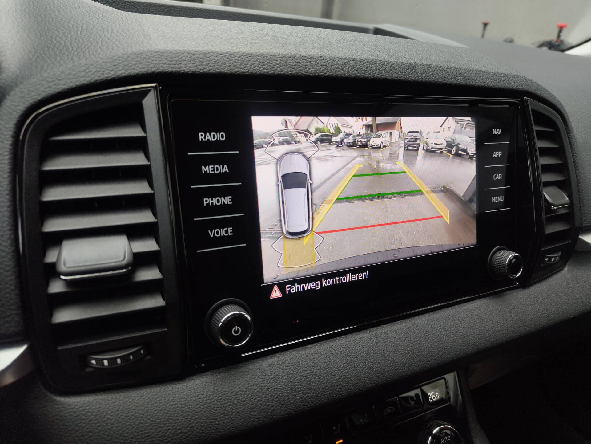 SKODA Karoq 1.5 TSI Selection DSG-image-9