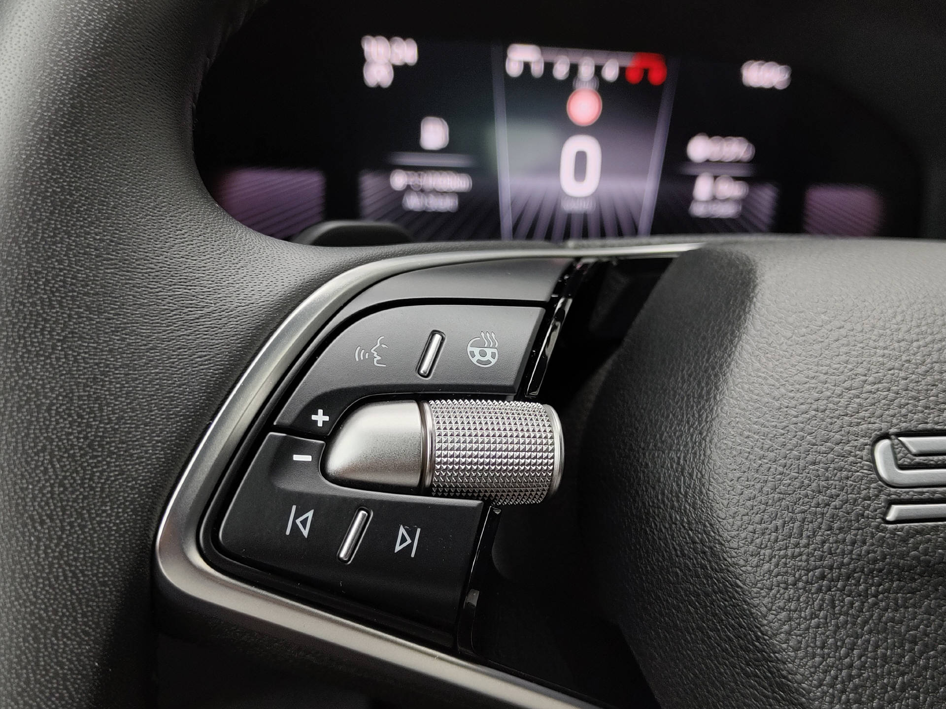 SKODA Karoq 1.5 TSI Selection DSG-image-11