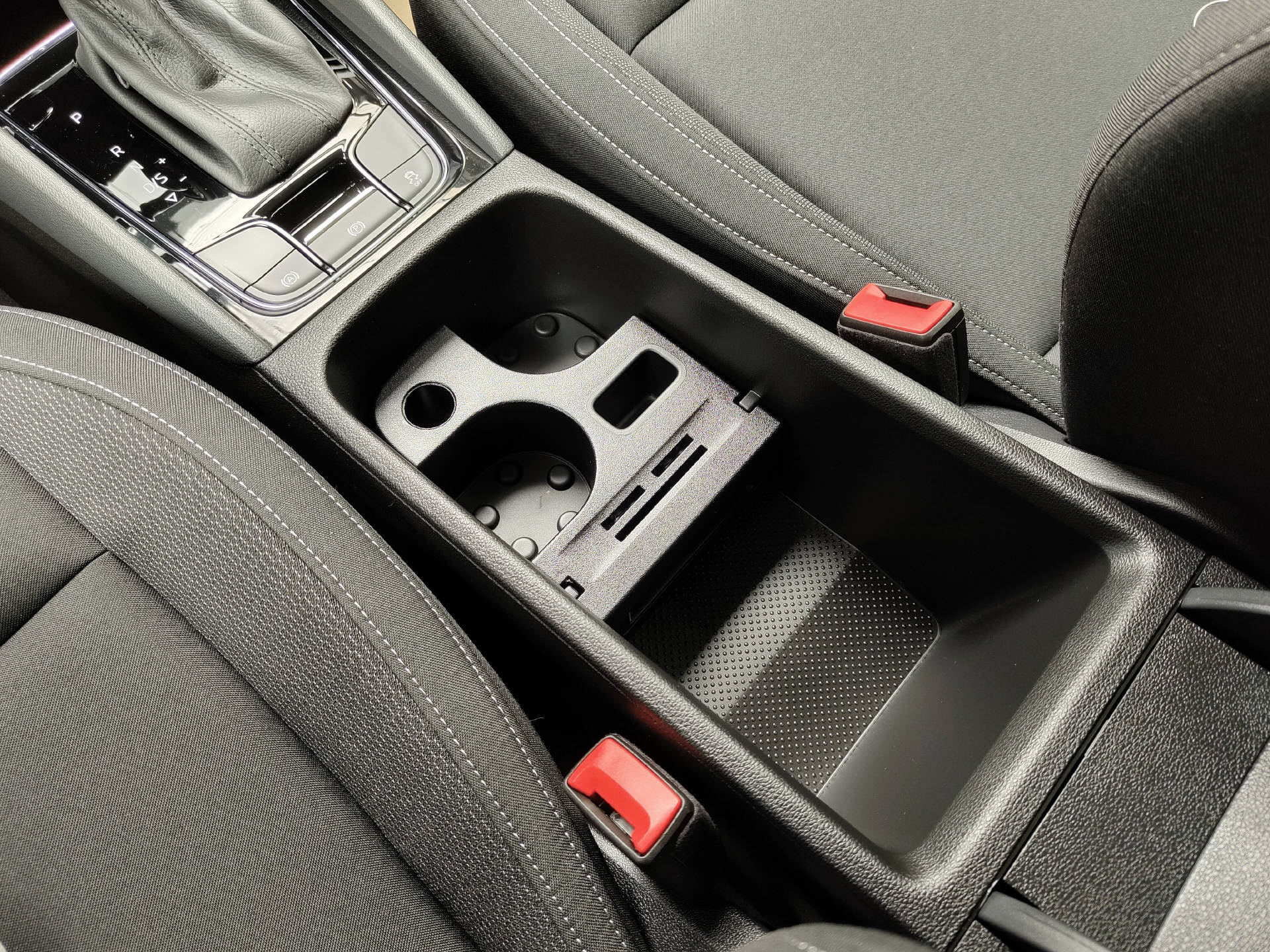 SKODA Karoq 1.5 TSI Selection DSG-image-12