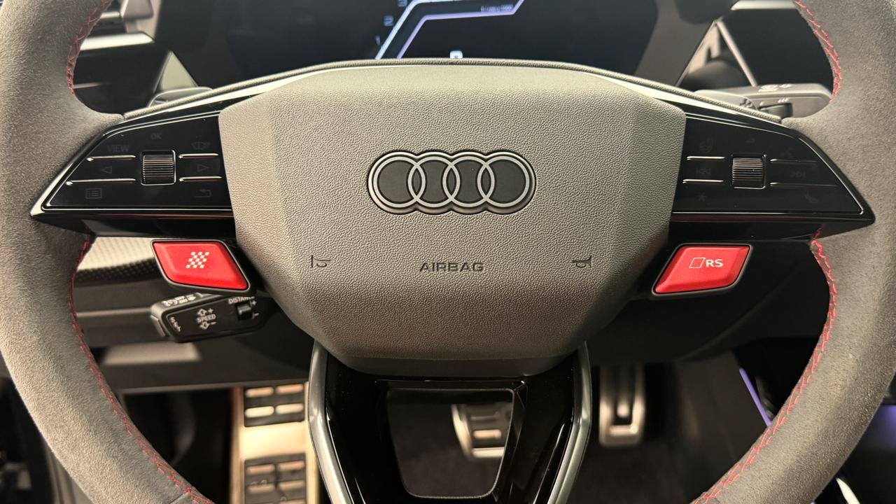 AUDI RS3 Limousine 2.5 TSI quattro S-tronic-image-9