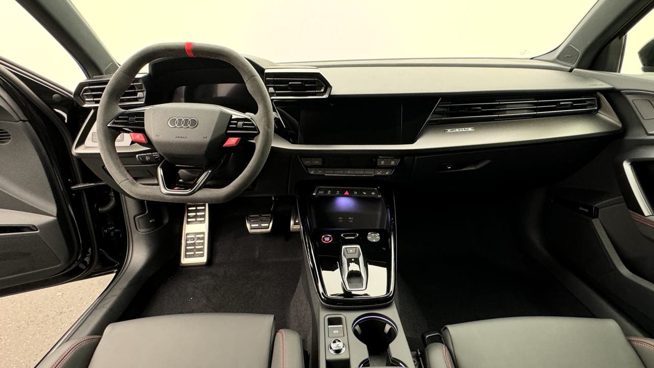 AUDI RS3 Limousine 2.5 TSI quattro S-tronic-image-5