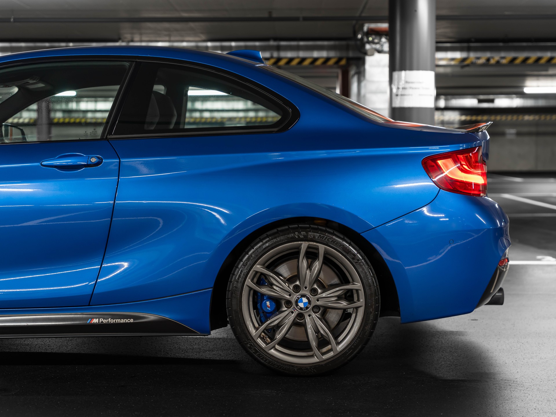 BMW M235i Steptronic M-Performance-showroom-element-3
