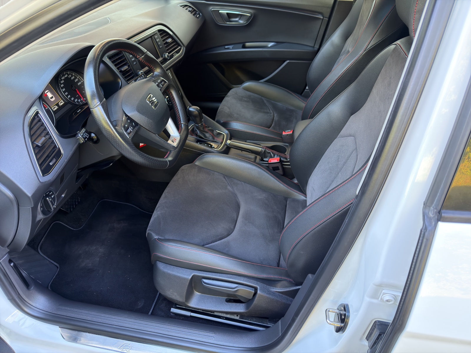 SEAT Leon 2.0 TDI FR Viva DSG-image-11